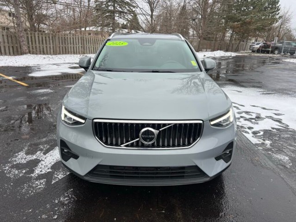 Used 2025 Volvo XC40 B5 Plus Bright Theme SUV
