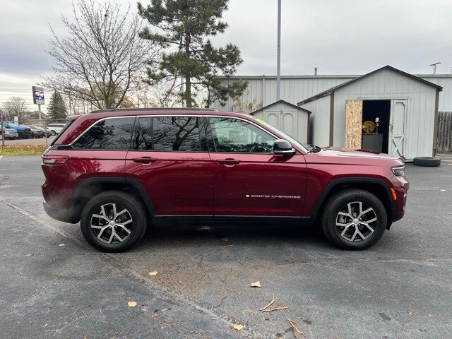 2024 Jeep Grand Cherokee Limited photo 2