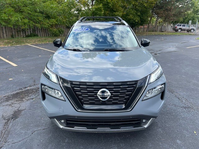 2021 Nissan Rogue Platinum photo 2