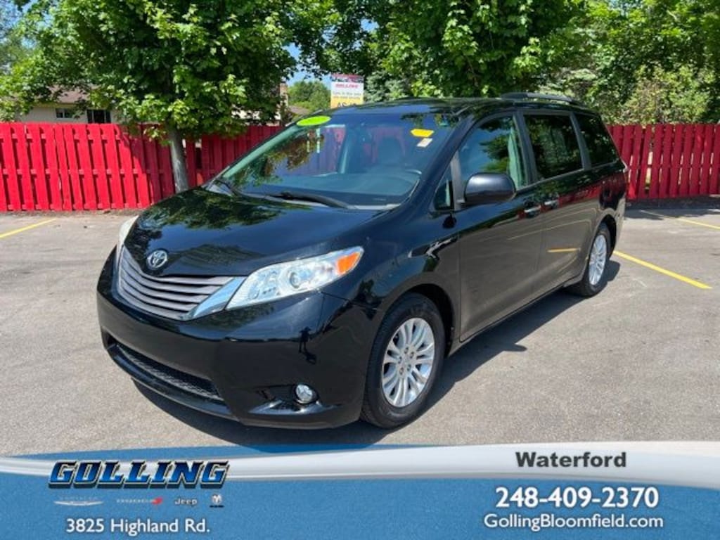 Used 2017 Toyota Sienna XLE Minivan/Van