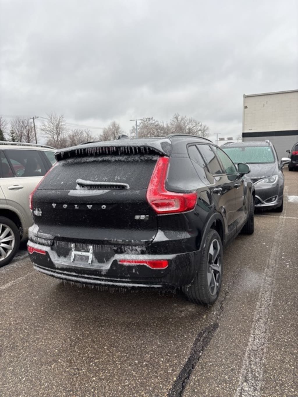 Used 2025 Volvo XC40 B5 Plus Dark Theme SUV