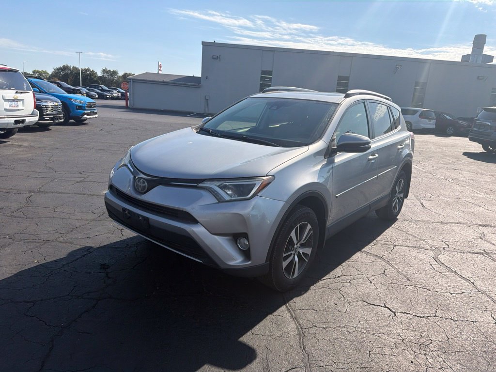 Used 2018 Toyota RAV4 XLE with VIN JTMRFREV9JJ252372 for sale in Warren, MI