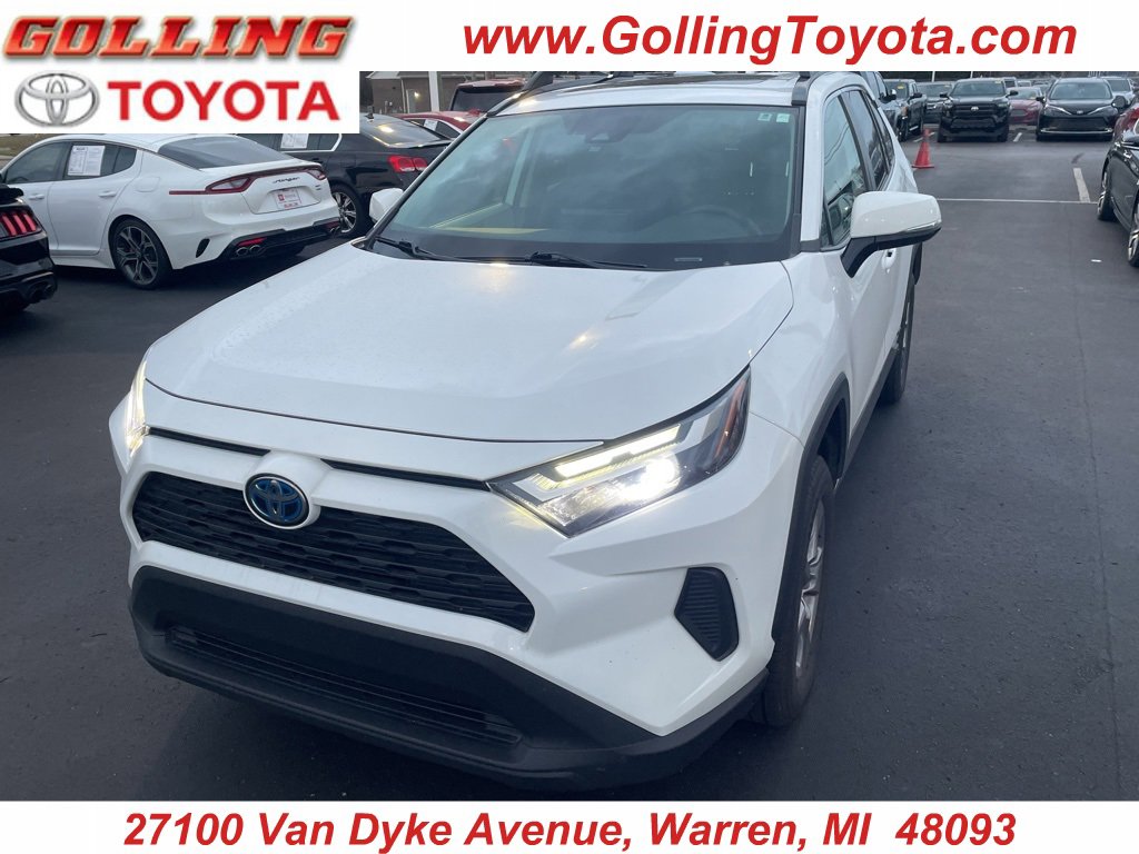 2023 Toyota RAV4 XLE's photo