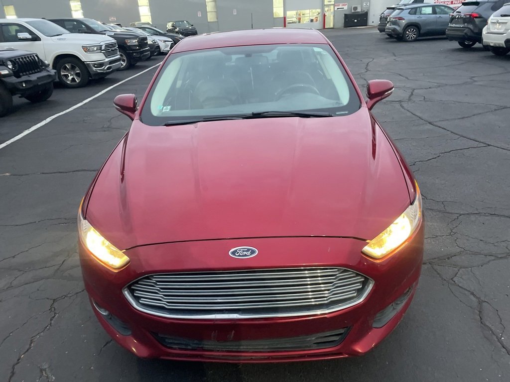2014 Ford Fusion SE photo 2