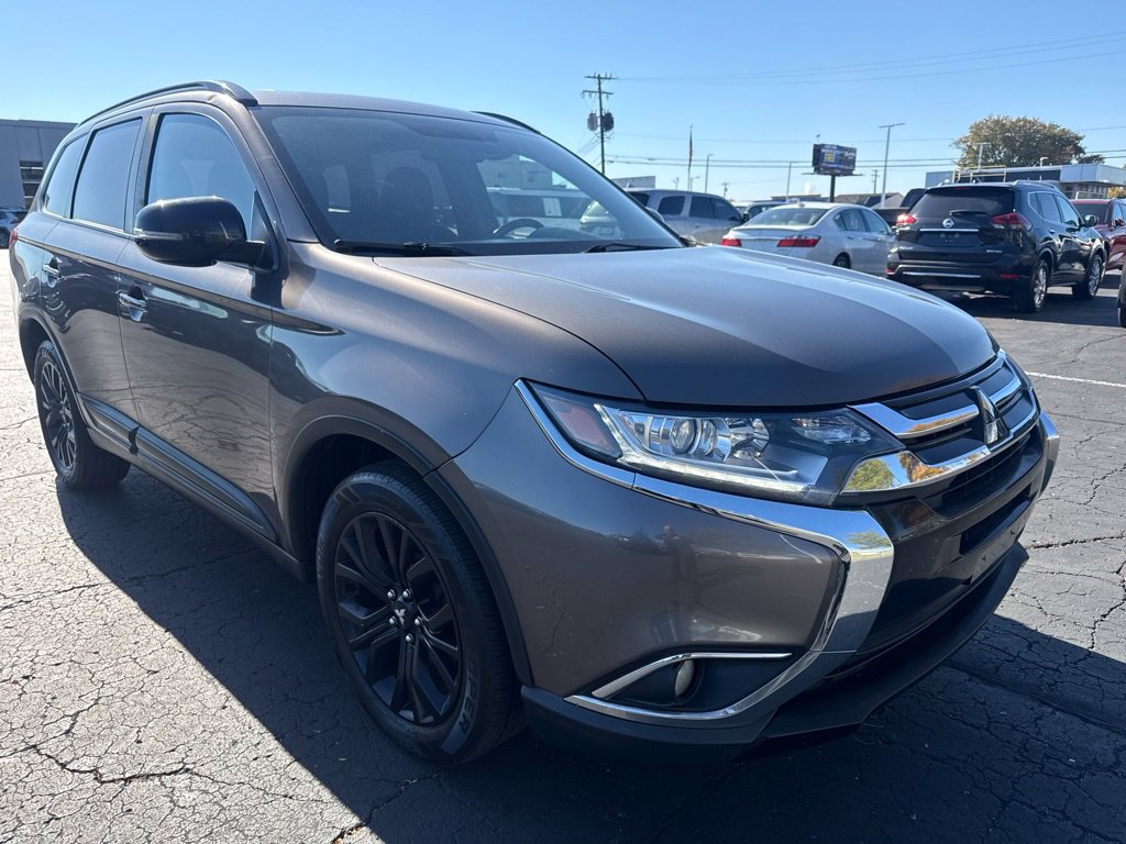 Used 2018 Mitsubishi Outlander LE with VIN JA4AZ3A36JZ032916 for sale in Warren, MI