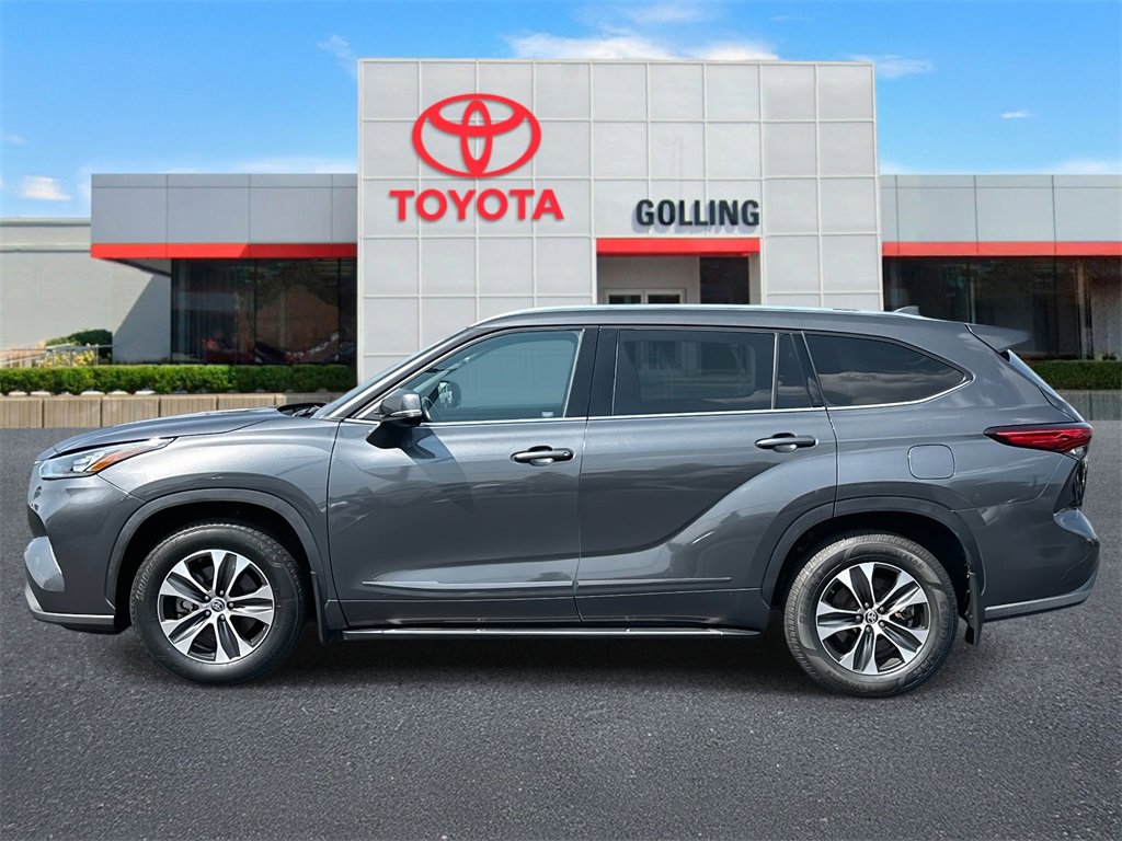 2020 Toyota Highlander XLE photo 2