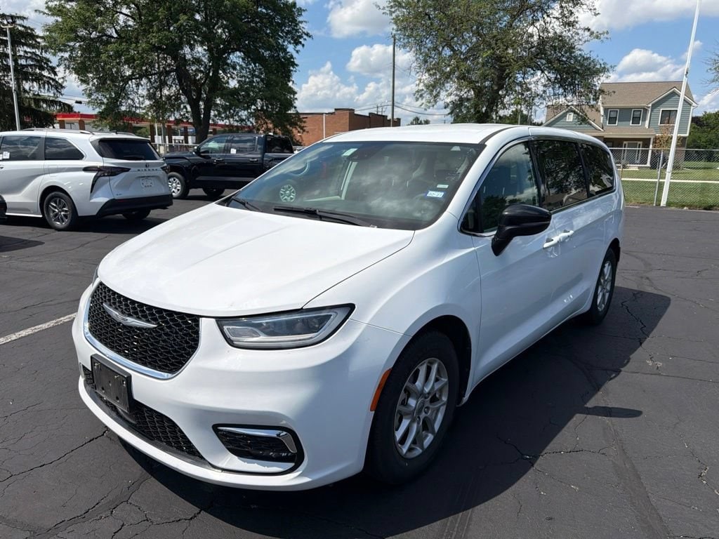 Used 2024 Chrysler Pacifica Touring L Passenger Van