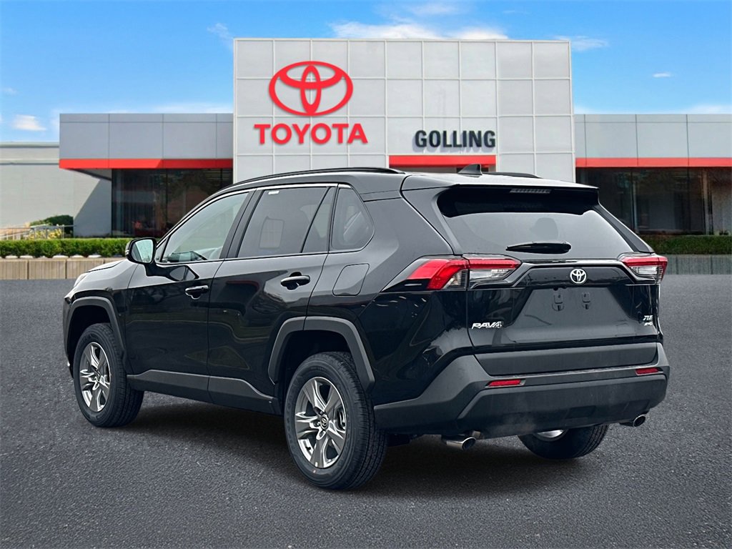 2025 Toyota RAV4 XLE photo 3
