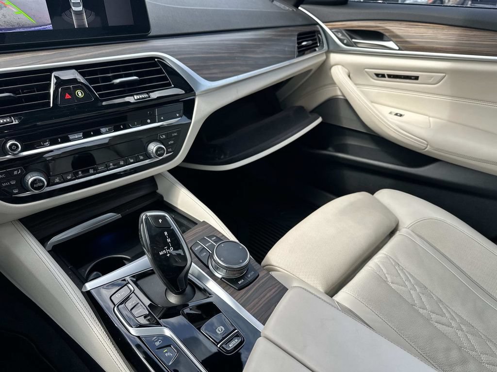 2023 BMW 5 Series 530e - Photo 35