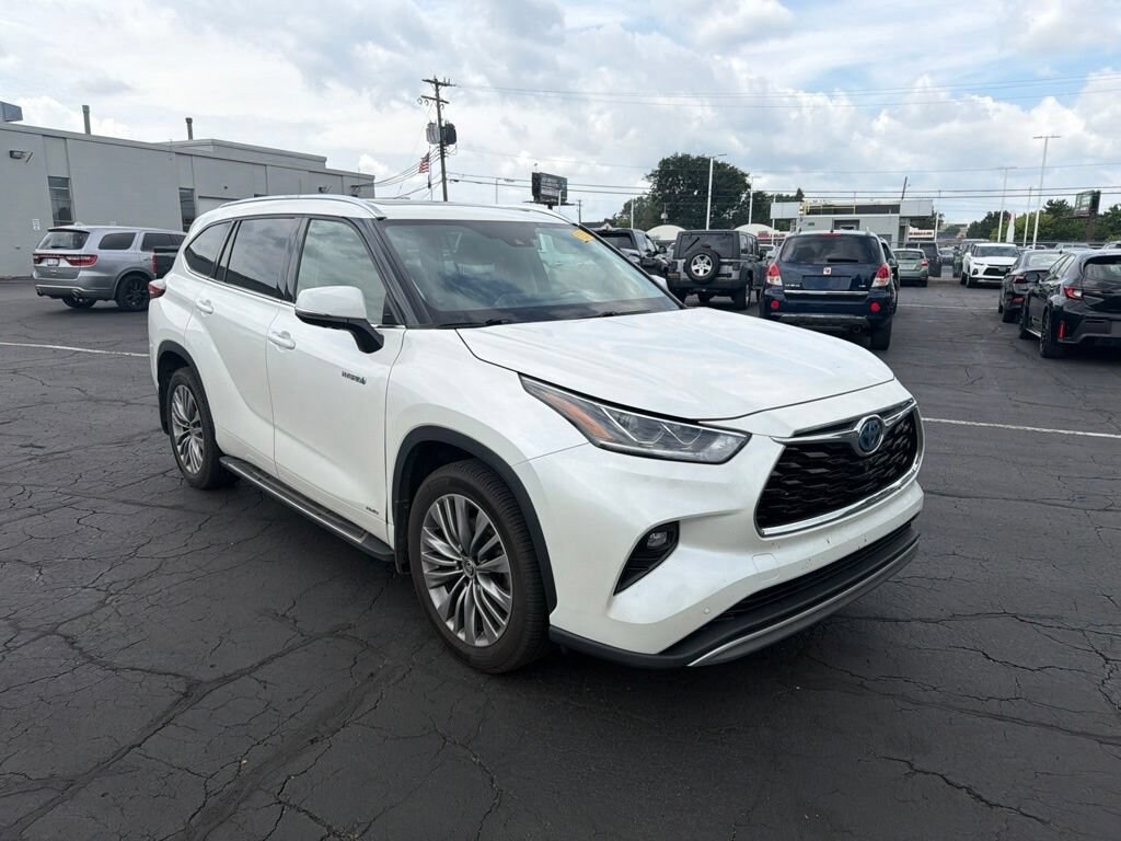 Used 2021 Toyota Highlander Hybrid Platinum Sport Utility