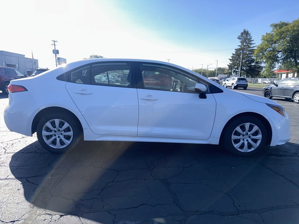2023 Toyota Corolla LE photo 4