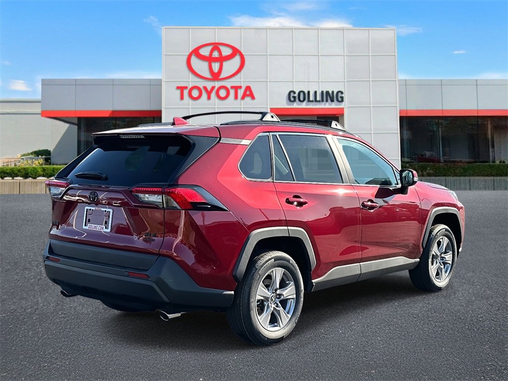 2025 Toyota RAV4 XLE photo 3