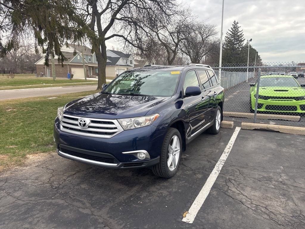 Used 2011 Toyota Highlander Limited with VIN 5TDDK3EHXBS058225 for sale in Warren, MI