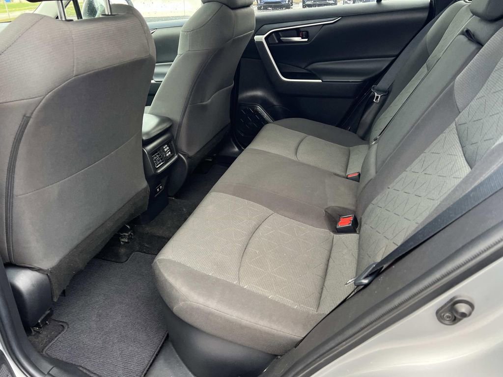 2021 Toyota RAV4 XLE - Photo 14