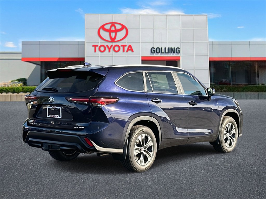 2025 Toyota Highlander XLE photo 2