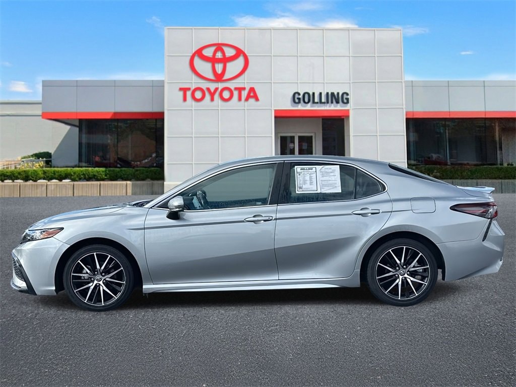 Used 2023 Toyota Camry SE Sedan