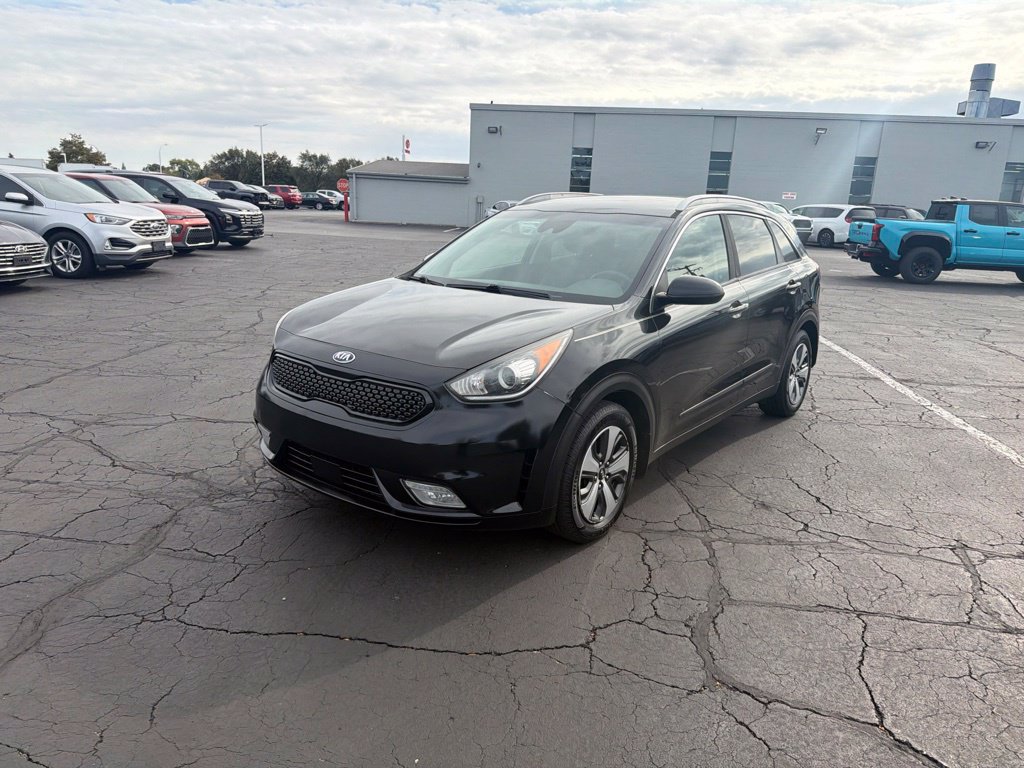 Used 2017 Kia Niro LX with VIN KNDCB3LC7H5084976 for sale in Warren, MI