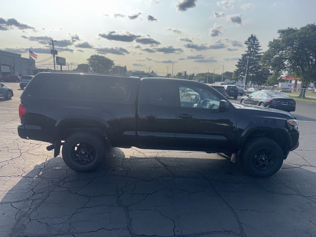 2022 Toyota Tacoma SR5 photo 4