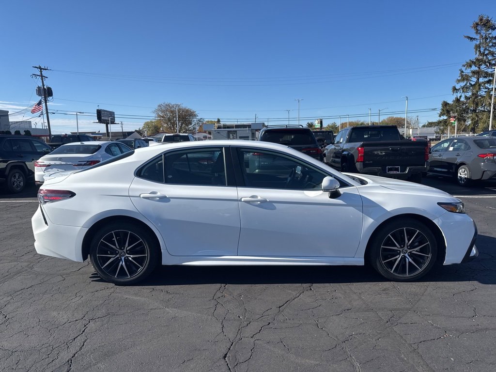 2023 Toyota Camry SE photo 4