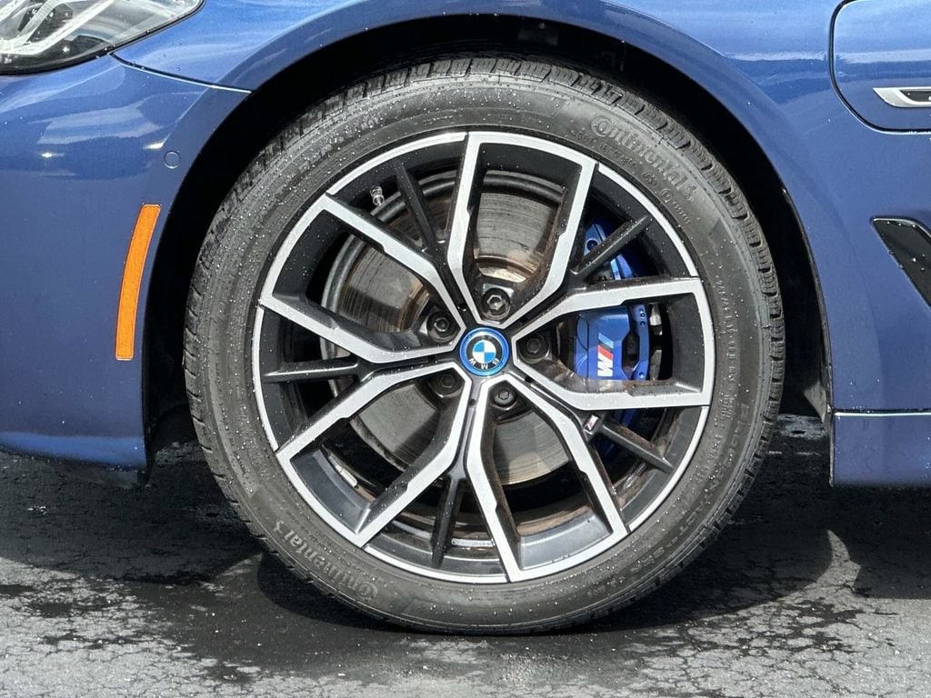 2023 BMW 5 Series 530e - Photo 9