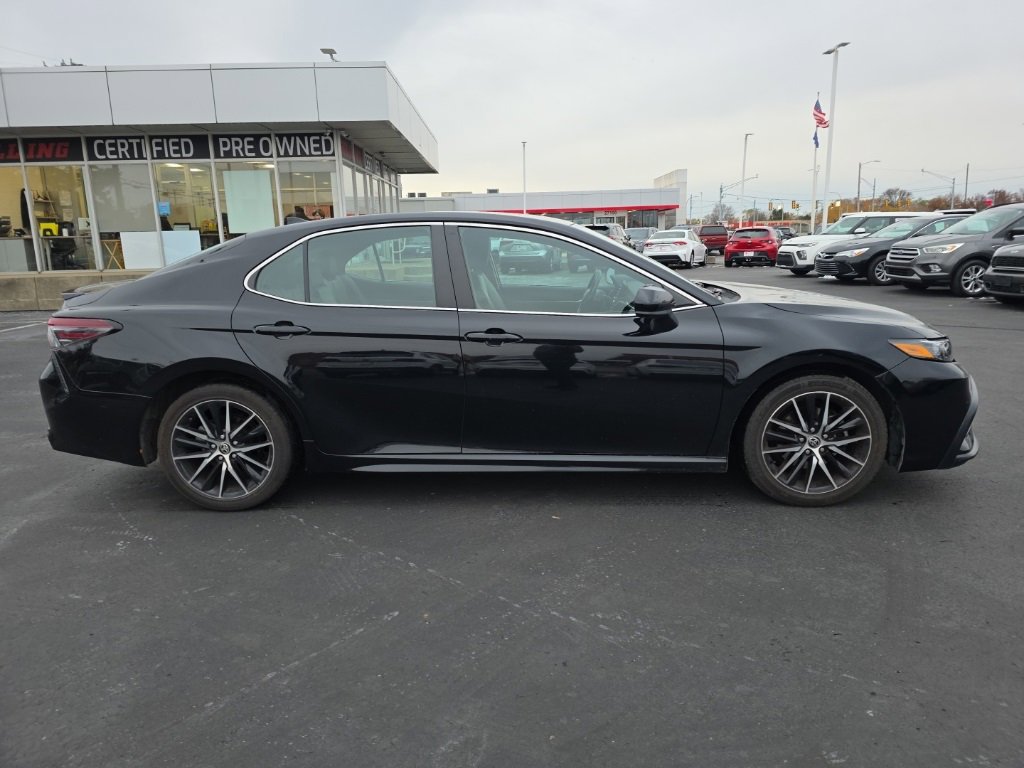 2021 Toyota Camry SE photo 4