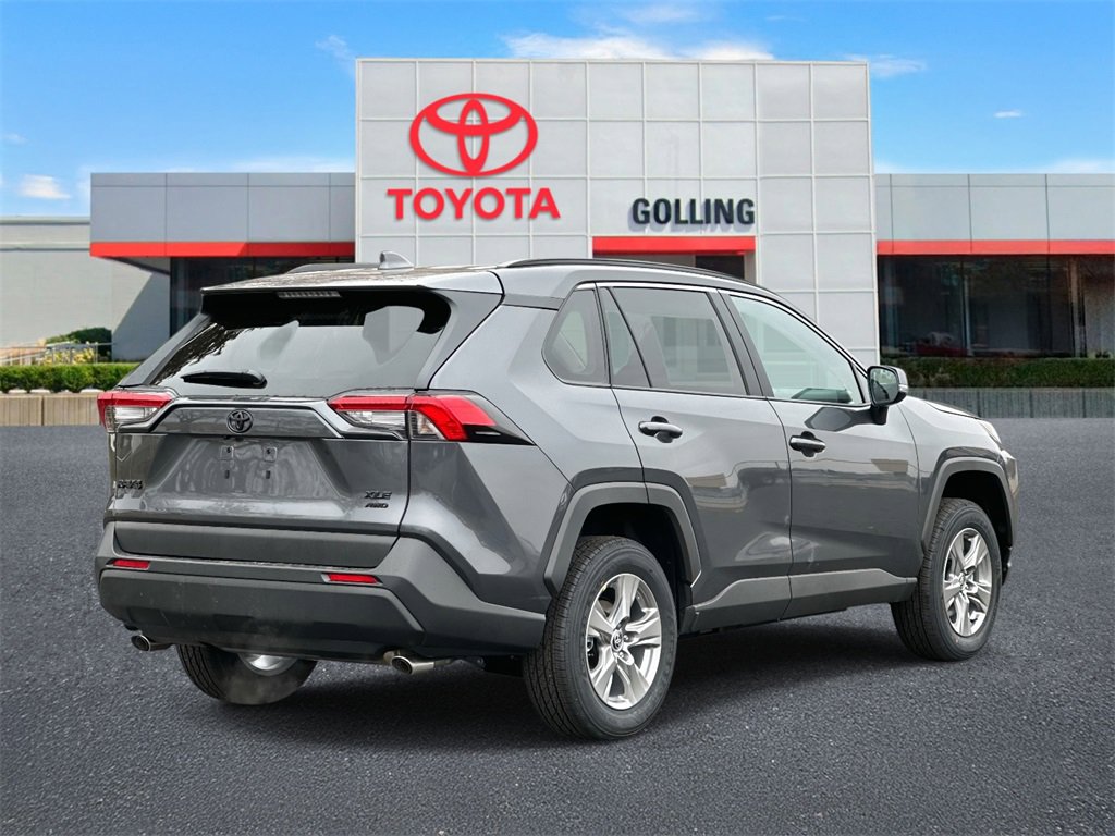 2025 Toyota RAV4 XLE photo 3