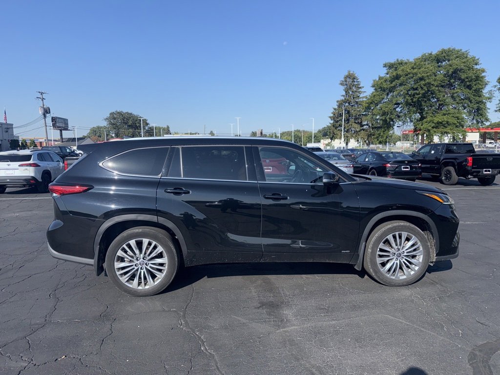 2023 Toyota Highlander Hybrid Platinum photo 4