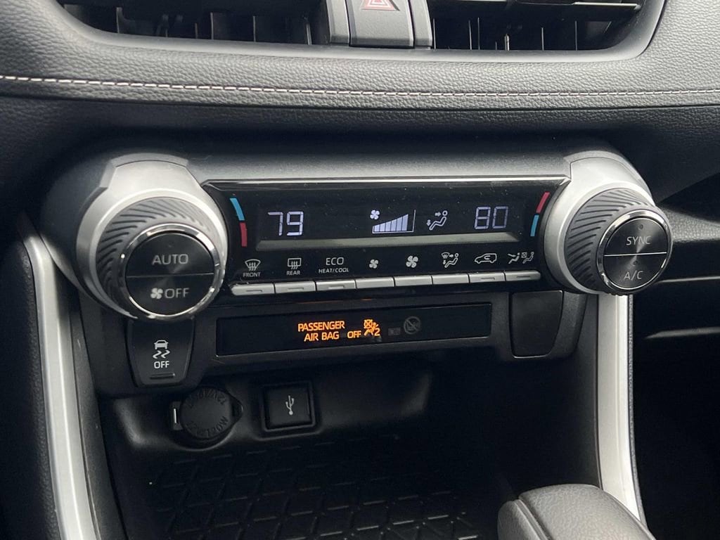 2021 Toyota RAV4 XLE - Photo 26
