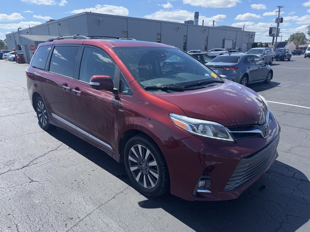 2020 Toyota Sienna Limited Premium photo 3