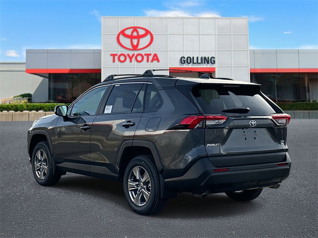 2025 Toyota RAV4 XLE photo 3