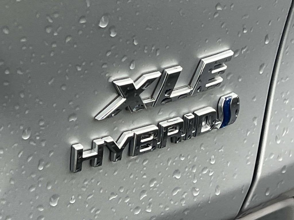 2021 Toyota RAV4 XLE - Photo 13