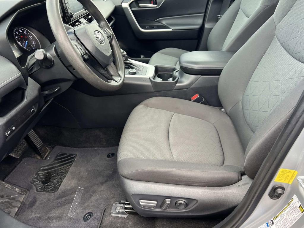 2021 Toyota RAV4 XLE - Photo 19
