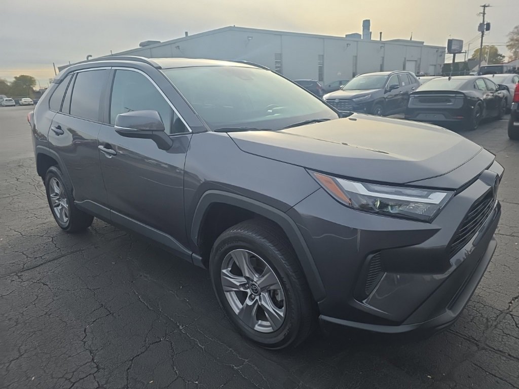 2023 Toyota RAV4 XLE photo 3