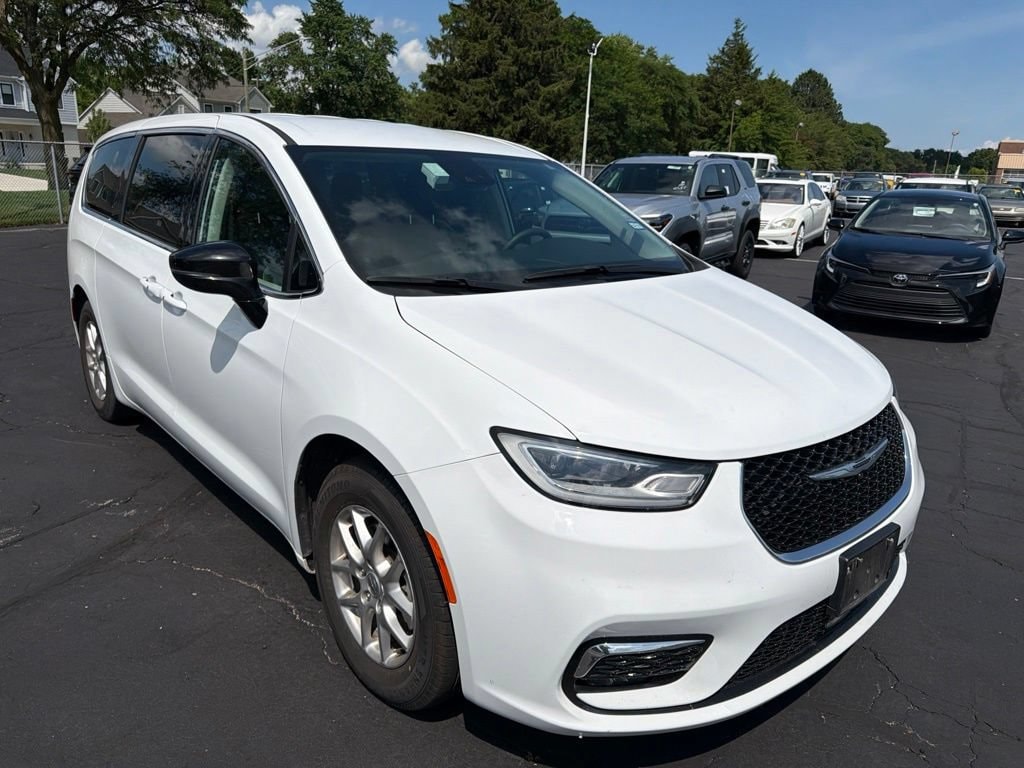 Used 2024 Chrysler Pacifica Touring L Passenger Van
