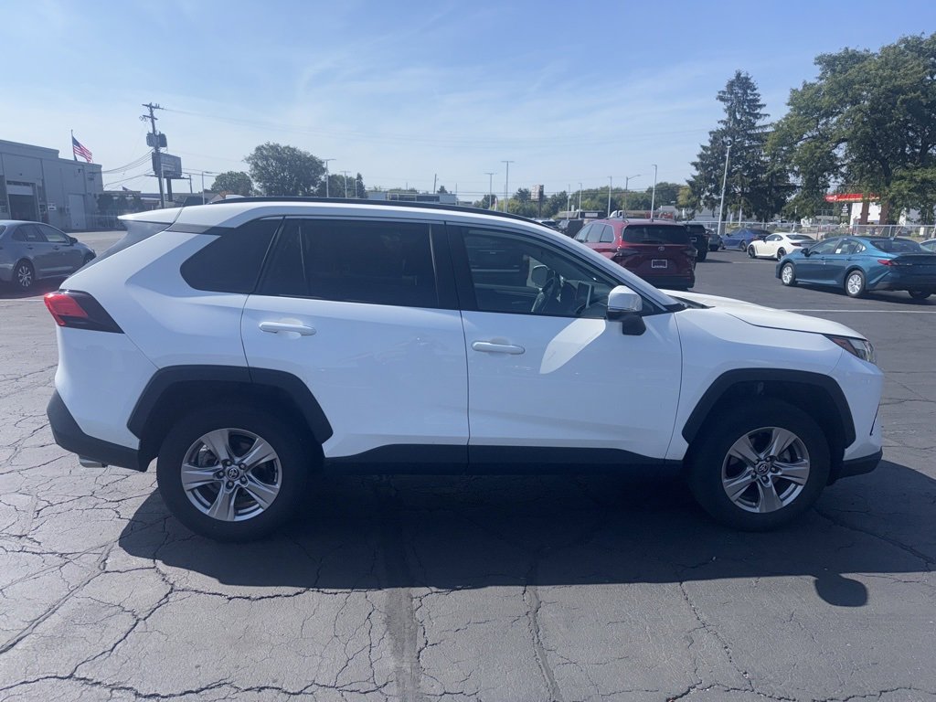 2023 Toyota RAV4 XLE photo 4