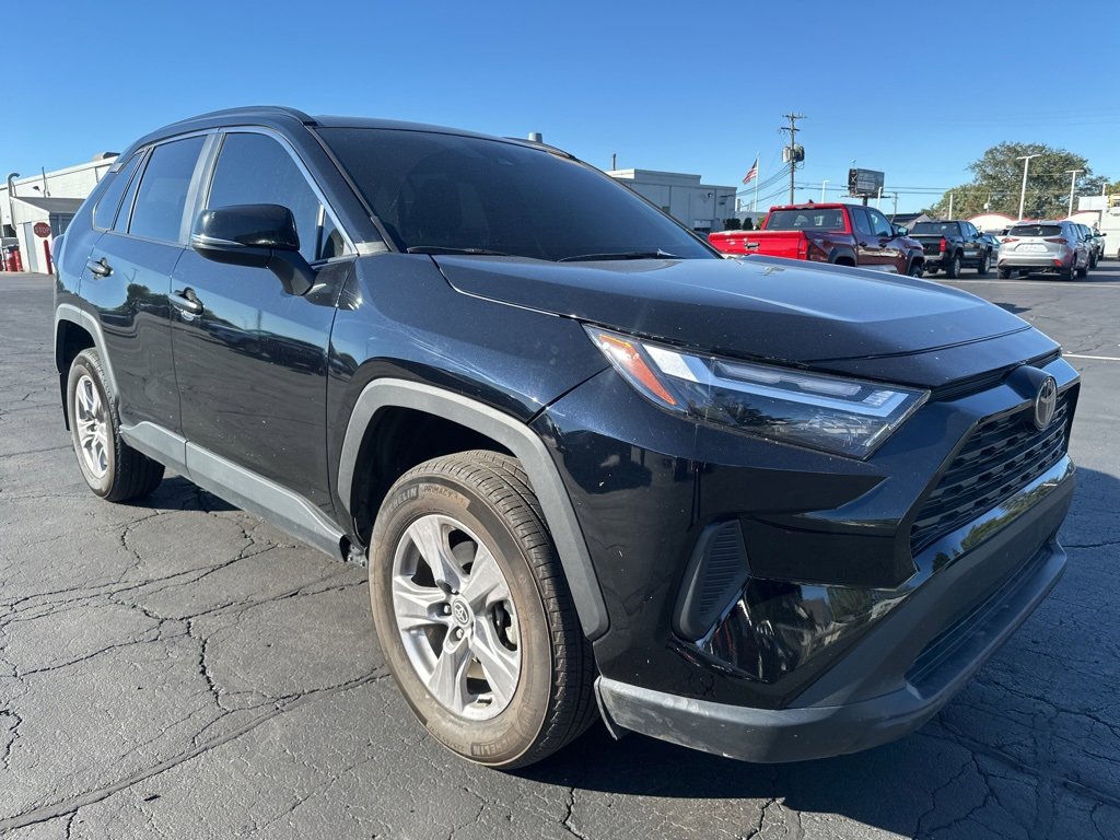 2024 Toyota RAV4 XLE photo 3