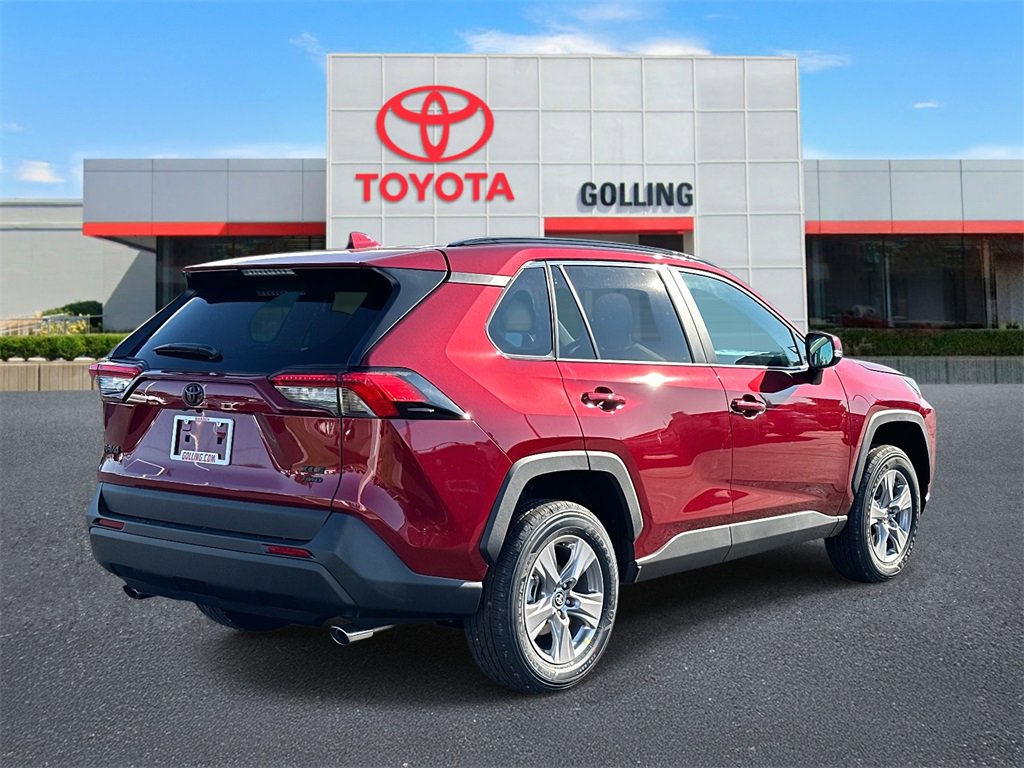 2025 Toyota RAV4 XLE photo 3
