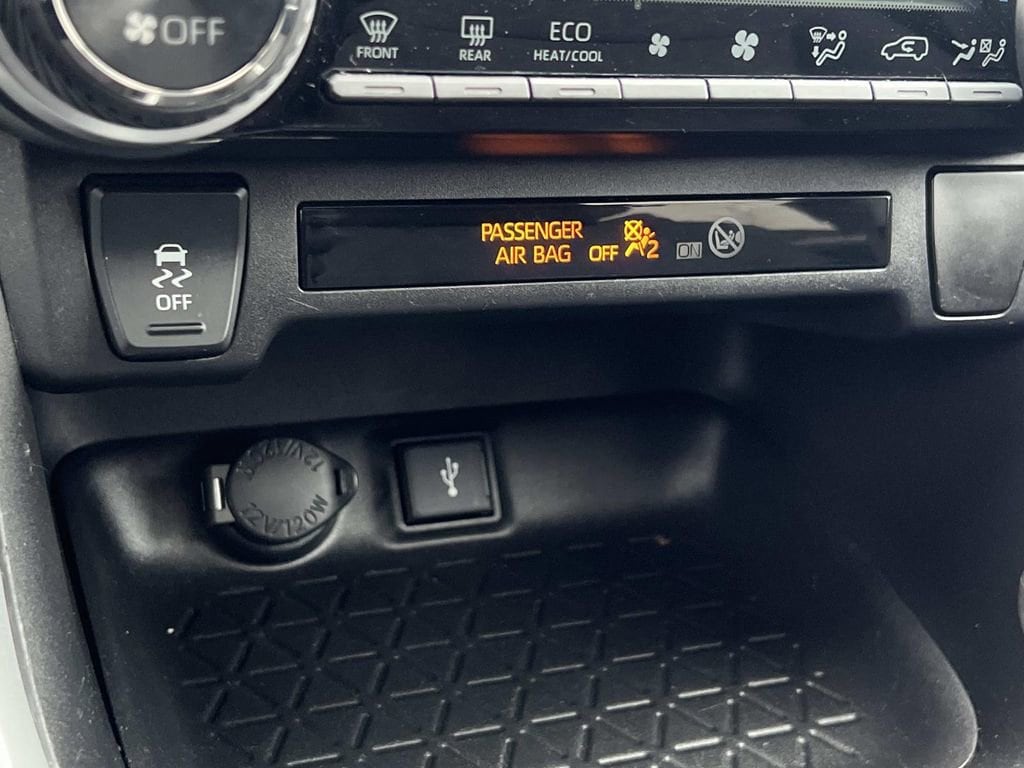 2021 Toyota RAV4 XLE - Photo 27