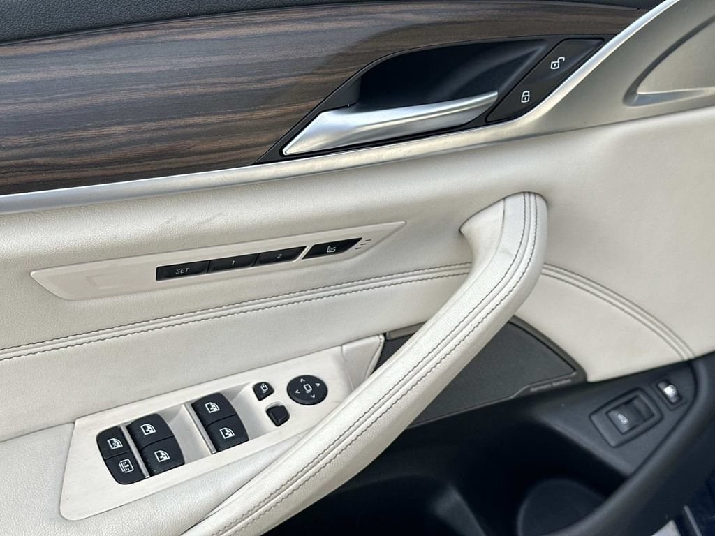 2023 BMW 5 Series 530e - Photo 16