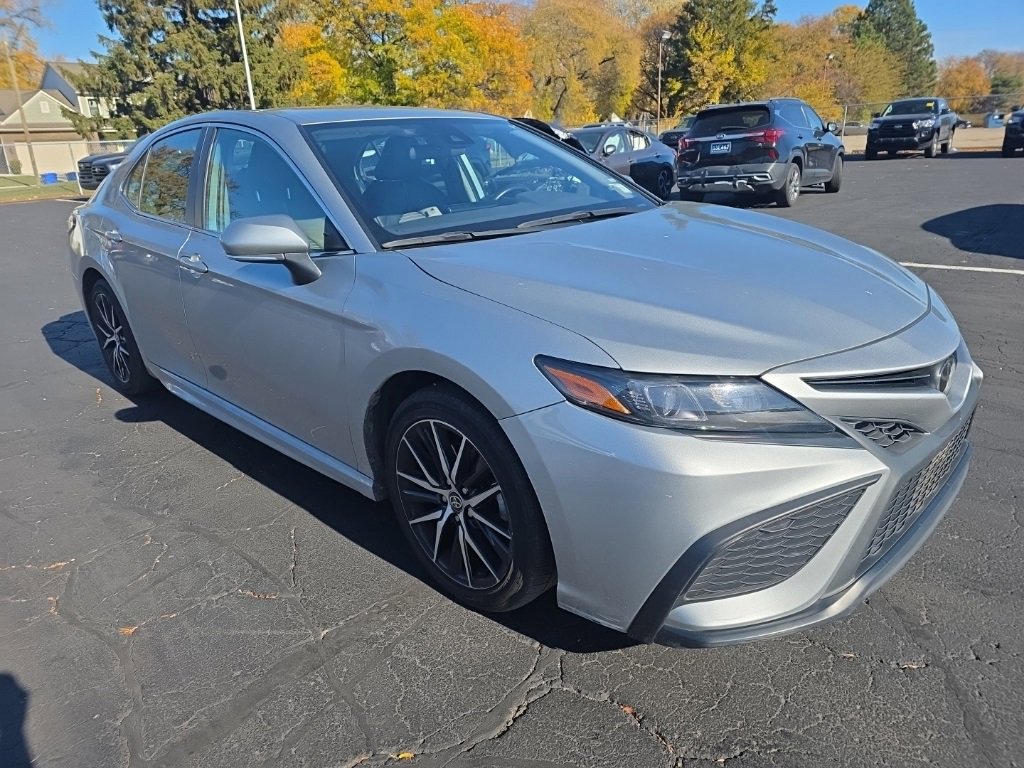 2023 Toyota Camry SE photo 3