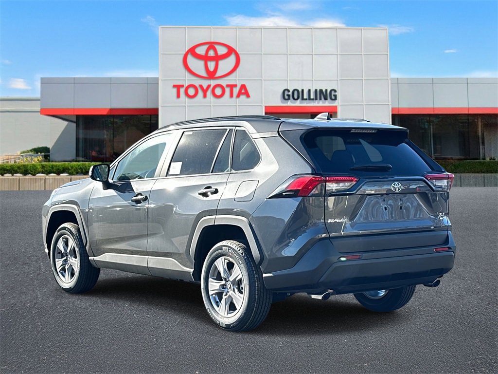 2025 Toyota RAV4 XLE photo 4