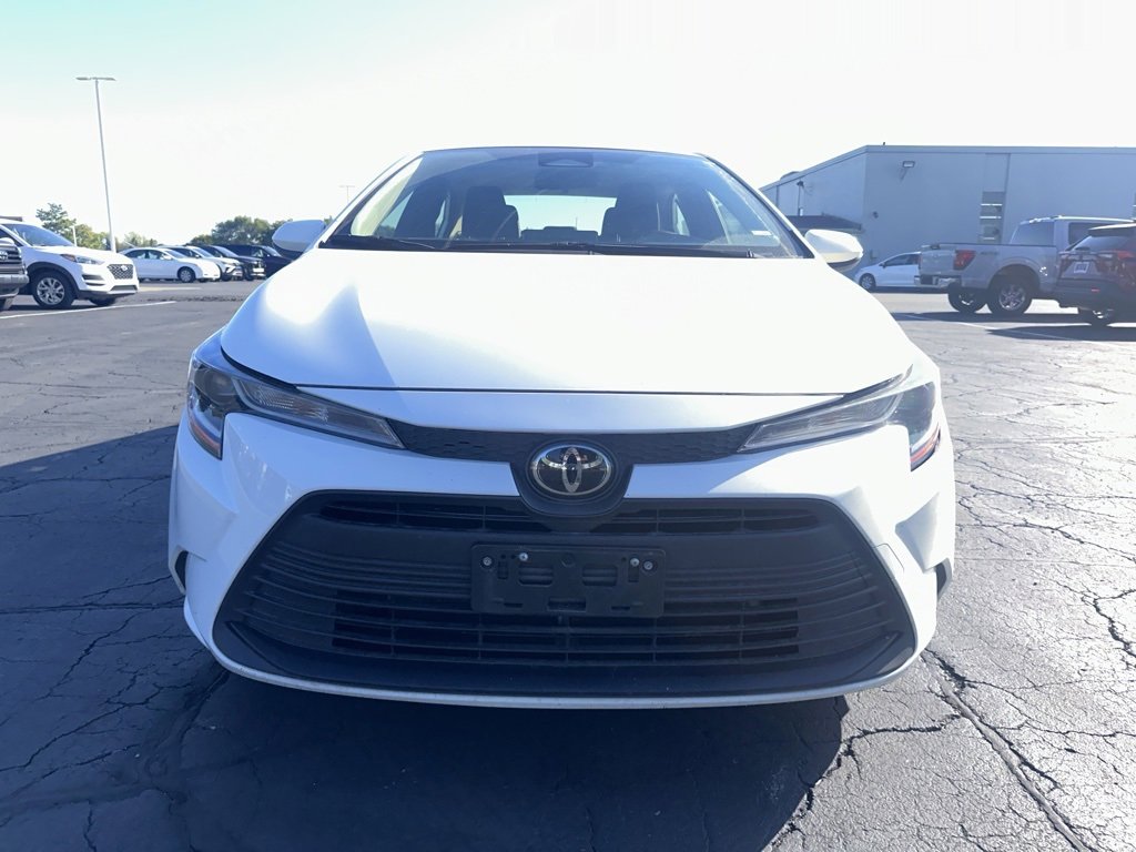 2023 Toyota Corolla LE photo 2