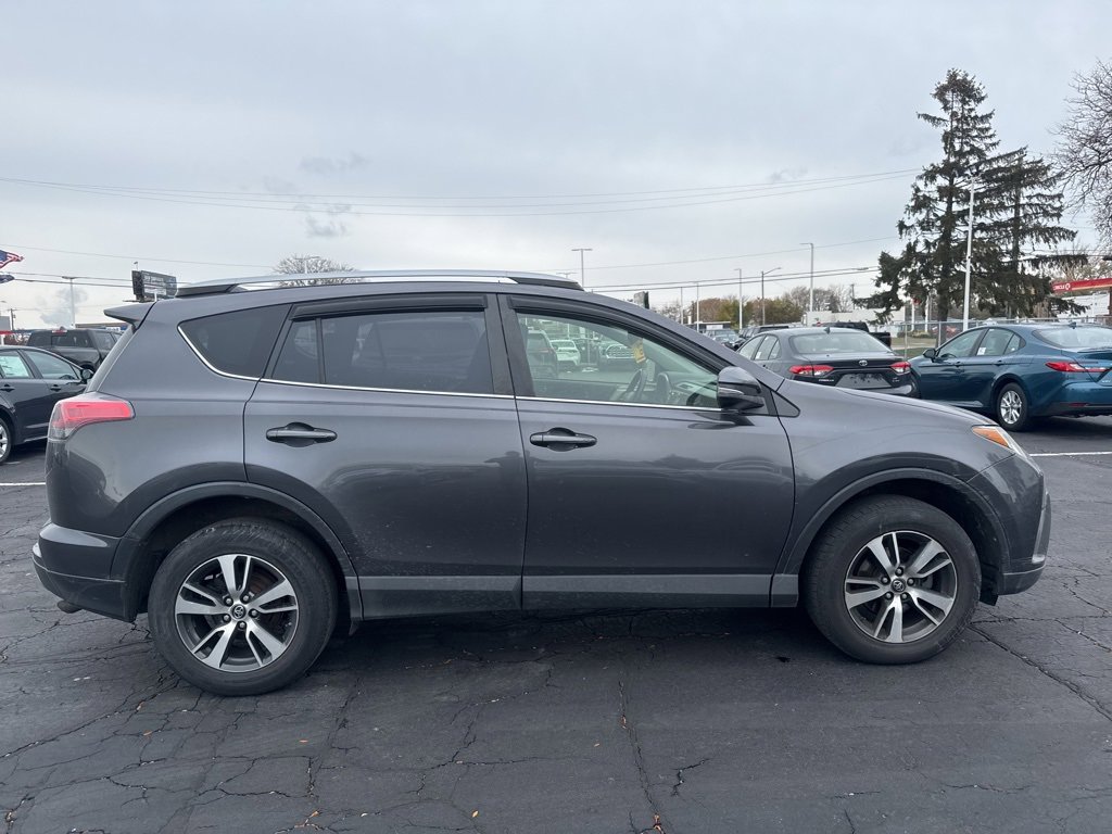 2017 Toyota RAV4 XLE photo 4