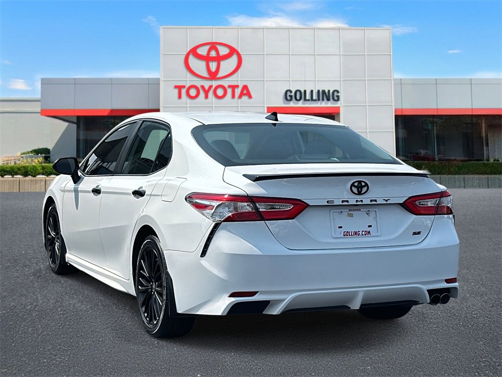 2020 Toyota Camry SE photo 3