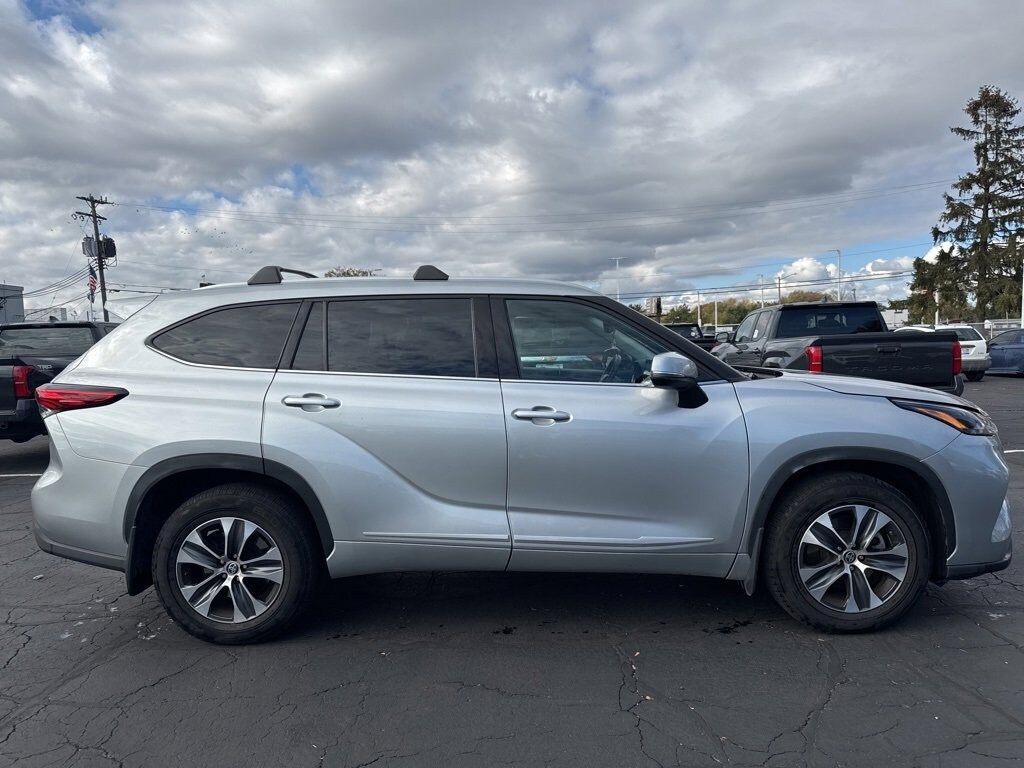 Used 2022 Toyota Highlander XLE Sport Utility