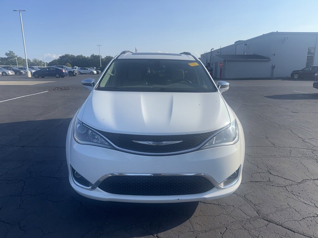 2018 Chrysler Pacifica Limited photo 2