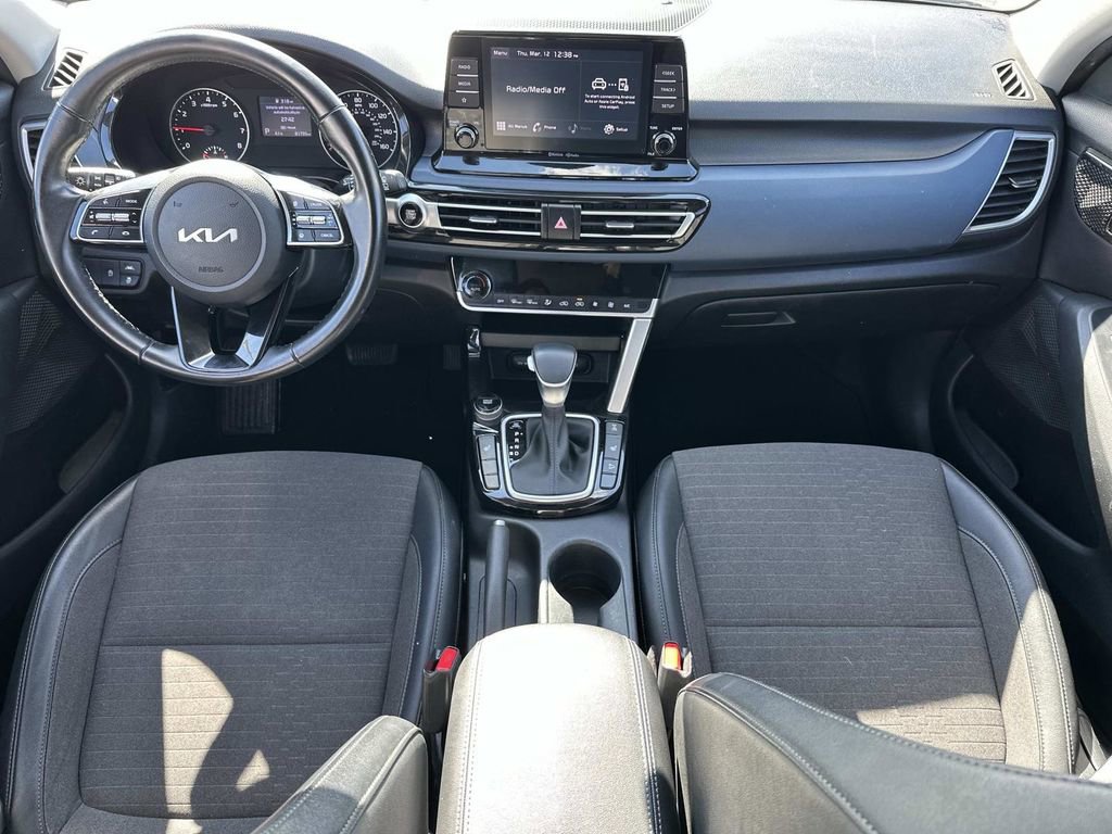 2023 Kia Seltos S - Photo 13