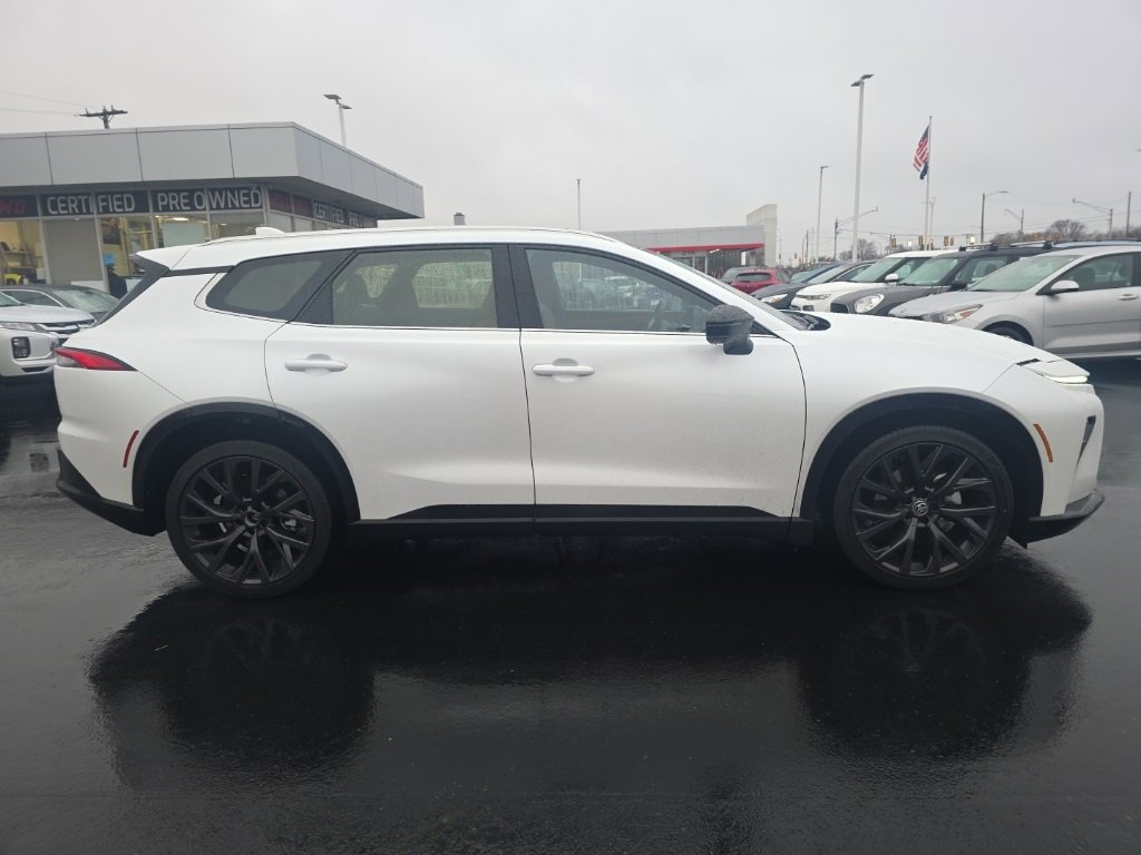 2025 Toyota Crown Signia Limited photo 4