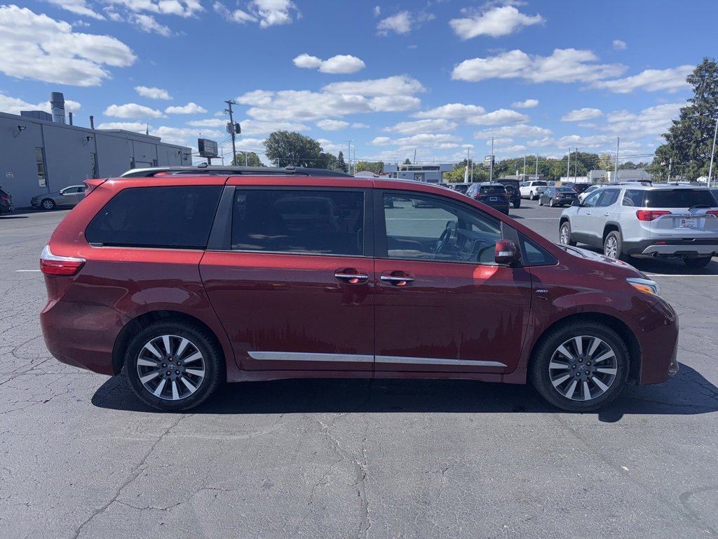 2020 Toyota Sienna Limited Premium photo 4