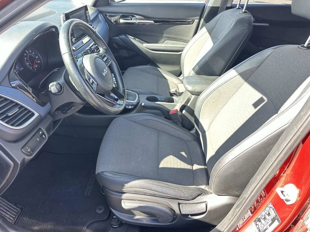 2023 Kia Seltos S - Photo 19